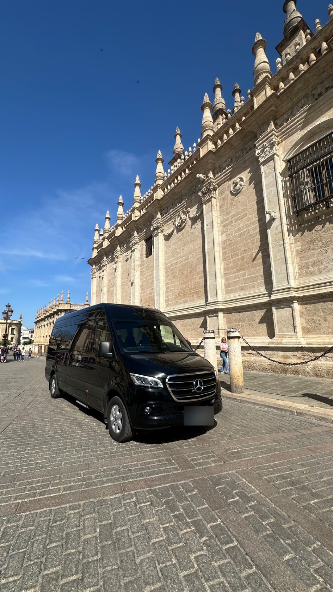 Mercedes Sprinter junto à Catedral de Sevilha